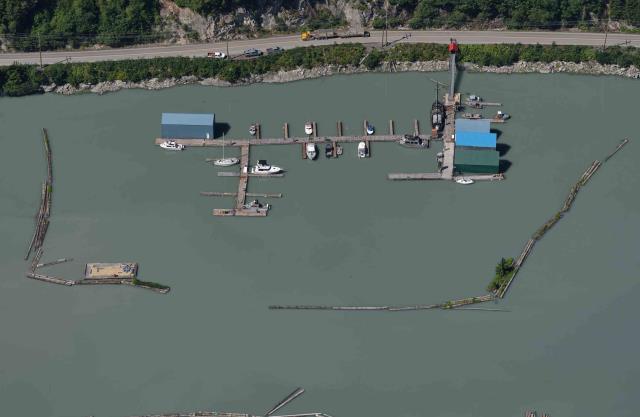 Images aériennes des ports pour petits bateaux Stewart, Colombie-Britannique