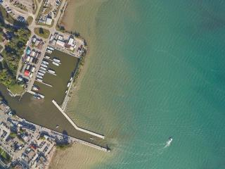 Vue aérienne du Port pour petits bateaux - Installation de pêche commerciale de Port Dover