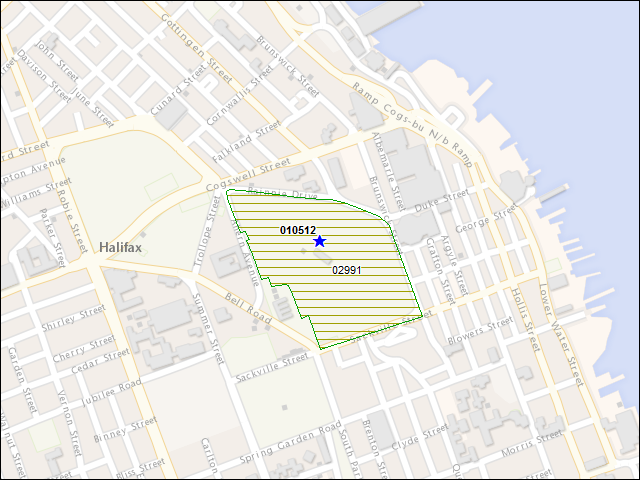 Une carte de la zone qui entoure immédiatement le bâtiment numéro 010512