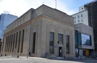 Une photo de l'Édifice Sir John A. Macdonald à Ottawa, Ontario (numéro de structure 103817)